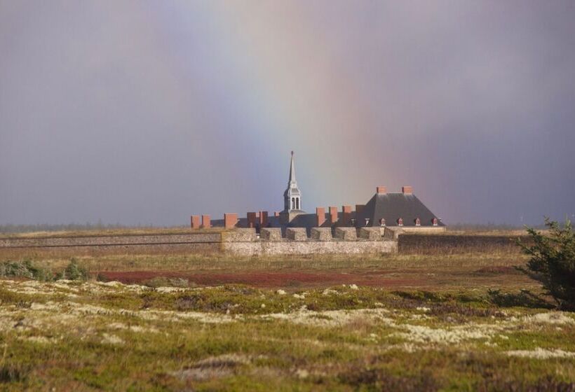 فندق على الطريق Fortress Inn Louisbourg