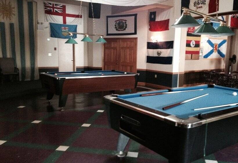 فندق على الطريق Fortress Inn Louisbourg