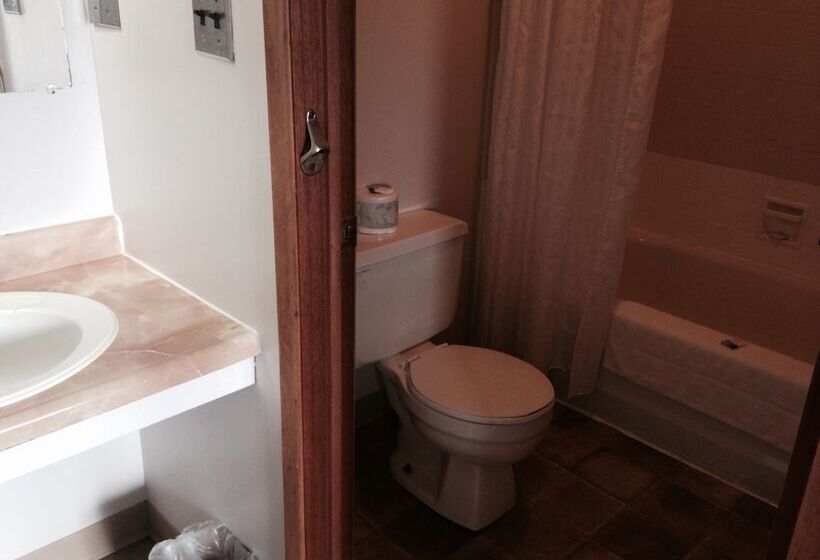 فندق على الطريق Fortress Inn Louisbourg