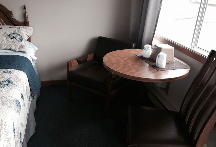 فندق على الطريق Fortress Inn Louisbourg