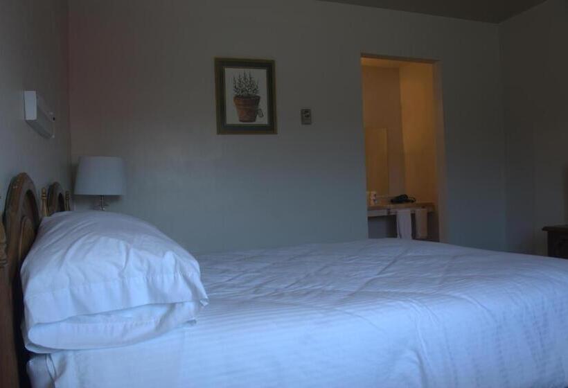 فندق على الطريق Fortress Inn Louisbourg