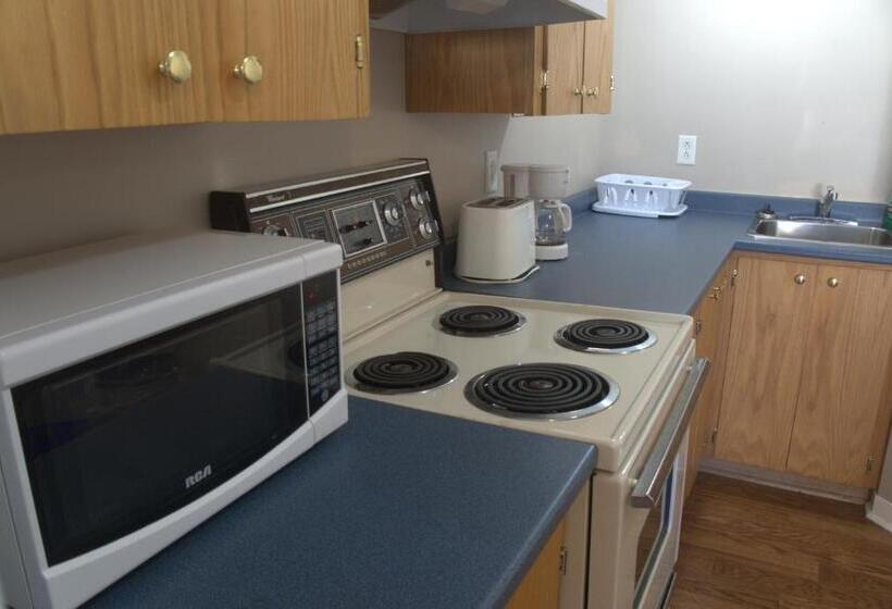 فندق على الطريق Fortress Inn Louisbourg