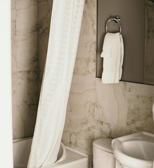 فندق على الطريق Hinton Highway Inn