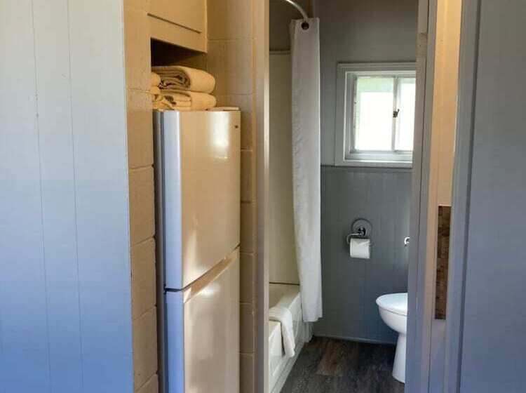 מוטל Pinewood Inn