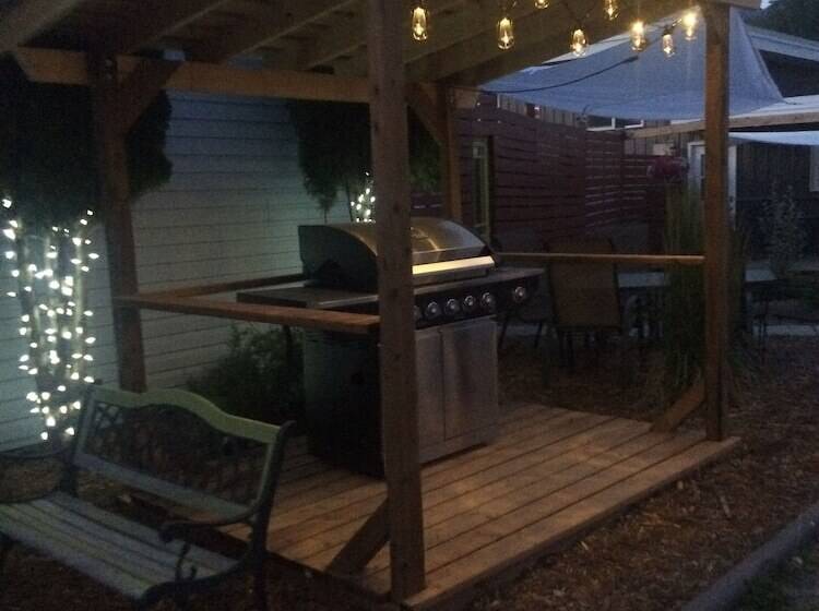 מוטל Pinewood Inn