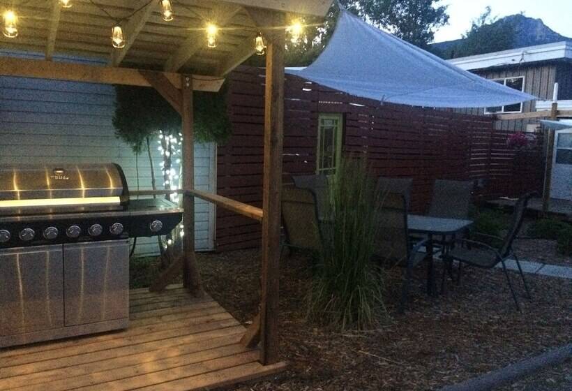 מוטל Pinewood Inn