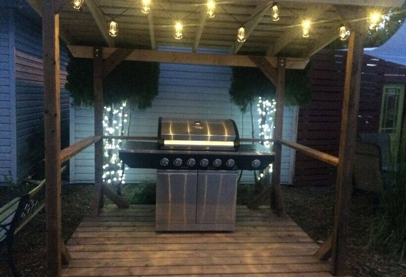 מוטל Pinewood Inn