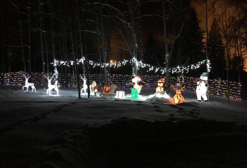 מוטל Pinewood Inn