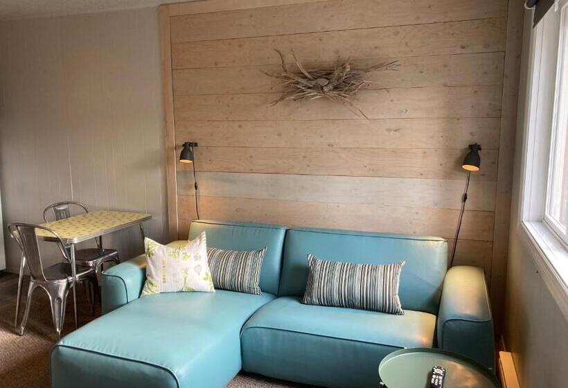 מוטל Pinewood Inn