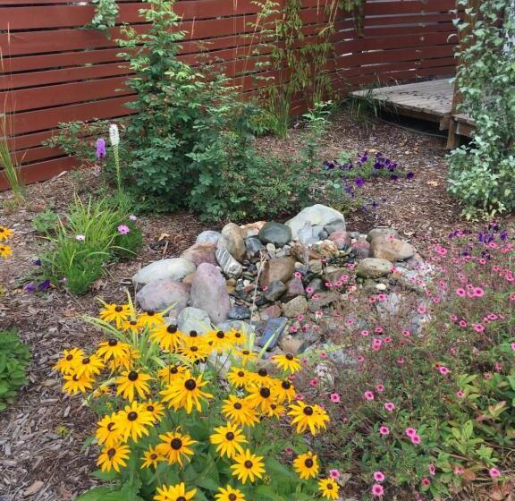 מוטל Pinewood Inn