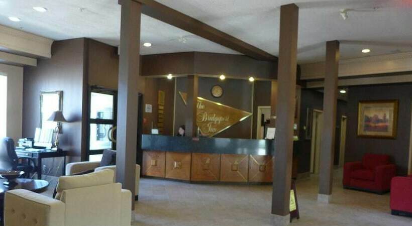 فندق على الطريق The Bridgeport Inn