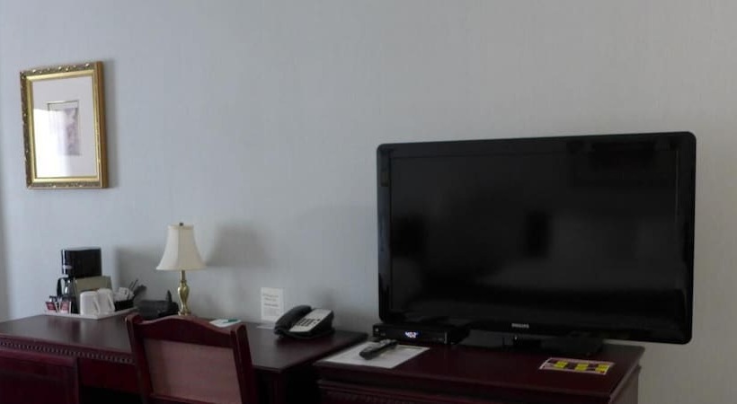 فندق على الطريق The Bridgeport Inn