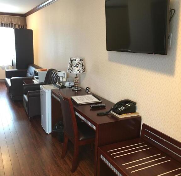 فندق على الطريق The Greensboro Inn