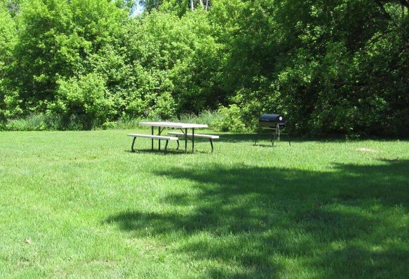 فندق على الطريق Wellington Inn