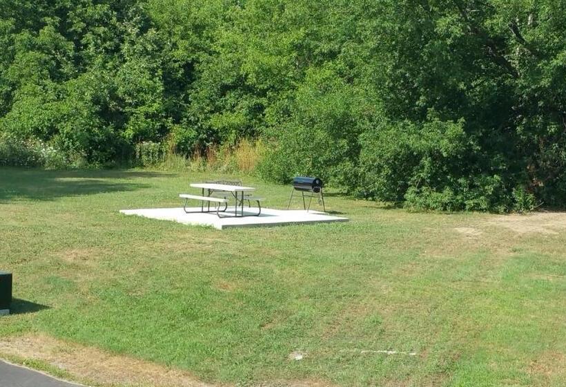 فندق على الطريق Wellington Inn