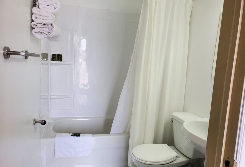 فندق على الطريق Wiarton Willys Inn