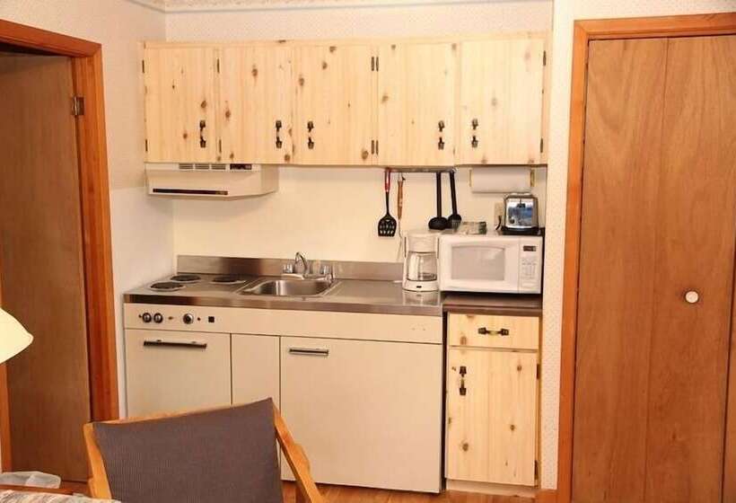 Patterson Kaye Resort On Lake Muskoka