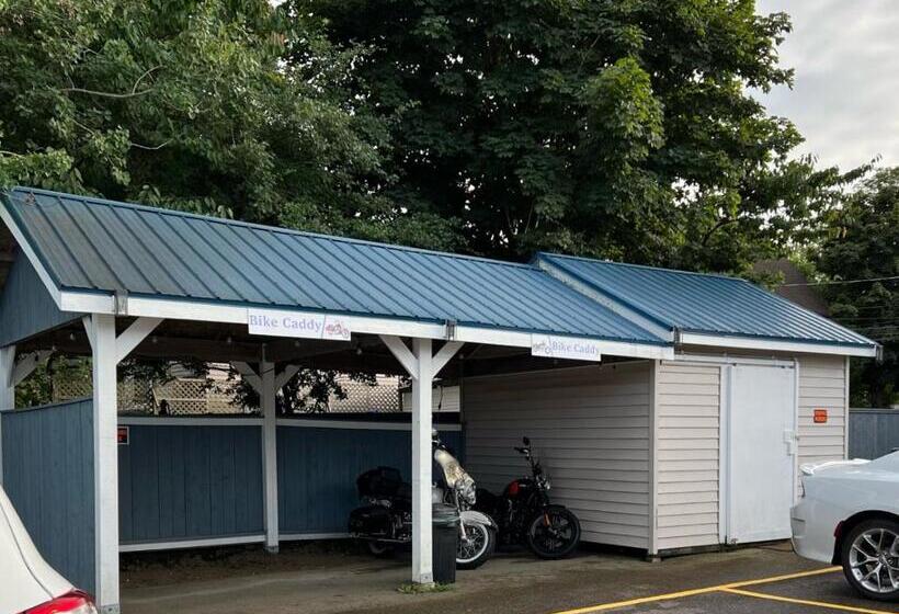 Seawinds Motel & Cottages