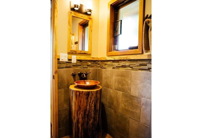 Skeena River House Bed & Breakfast