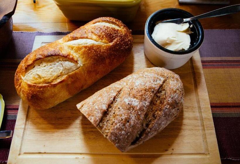 Skeena River House Bed & Breakfast