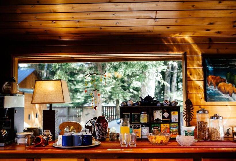 Skeena River House Bed & Breakfast