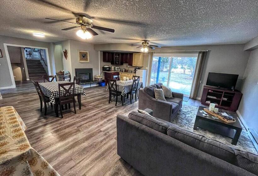 Sunny Shuswap B&b