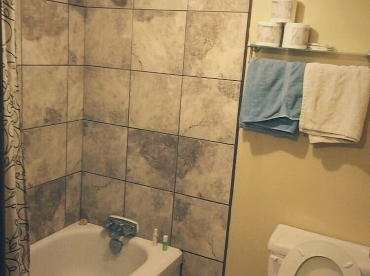 Wakiki Motel & Lounge