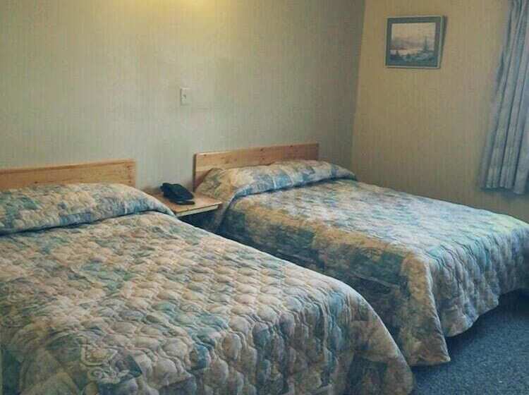 Wakiki Motel & Lounge