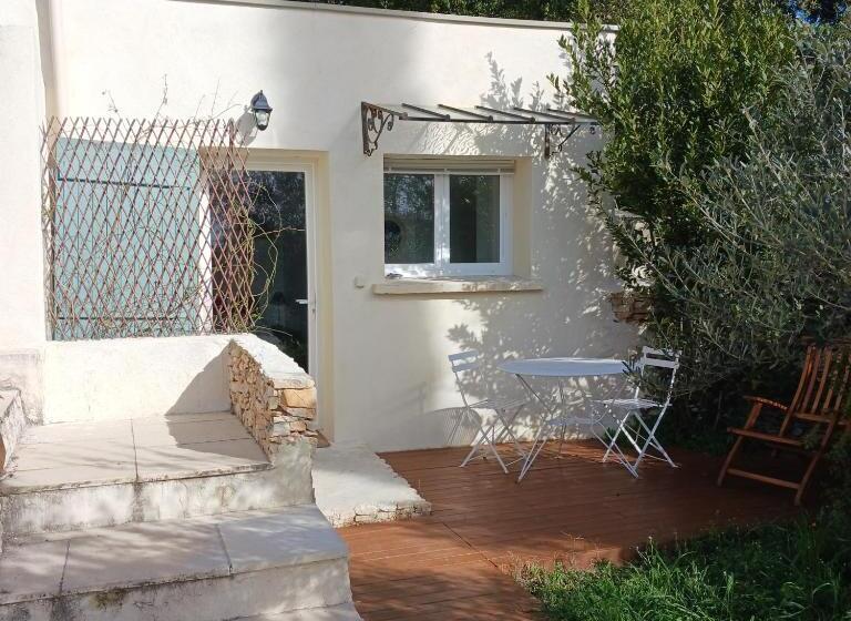 مبيت وإفطار Charmant Petit Studio Avec Jardin Et Piscine