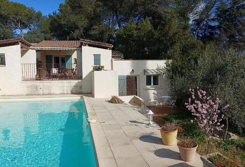 مبيت وإفطار Charmant Petit Studio Avec Jardin Et Piscine