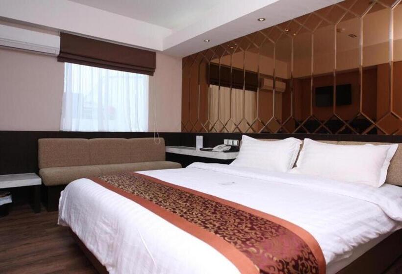 Favor Hotel Makassar City Center By Life