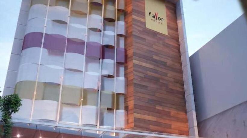 Favor Hotel Makassar City Center By Life