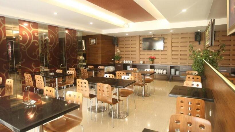 Favor Hotel Makassar City Center By Life