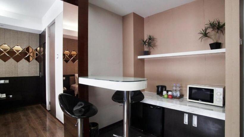 Favor Hotel Makassar City Center By Life