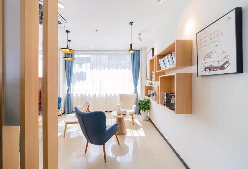 Hanting Hotel Shanghai Hangtou Metro Station