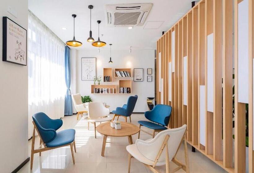 Hanting Hotel Shanghai Hangtou Metro Station