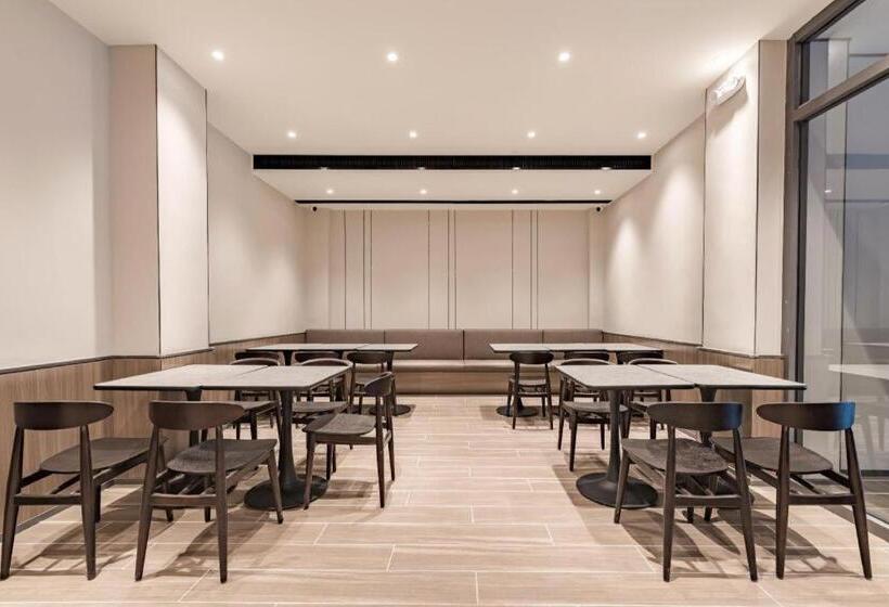 Hanting Hotelanyang Linzhou Avenue Bus Station