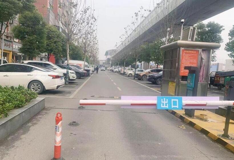 Hanting Premium Hotel Youjia Wuhan Etouwan Metro Station