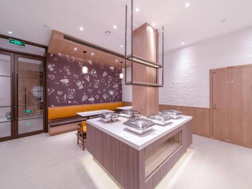 Hanting Premium Hotel Youjia Wuhan Etouwan Metro Station