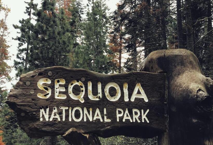 Отель Autocamp Sequoia