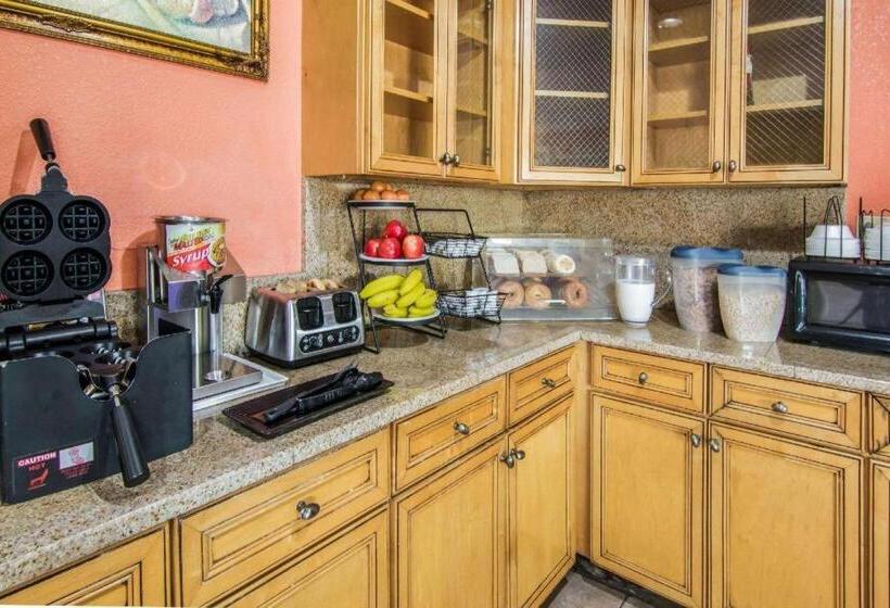 فندق Econo Lodge Atlanta Airport East