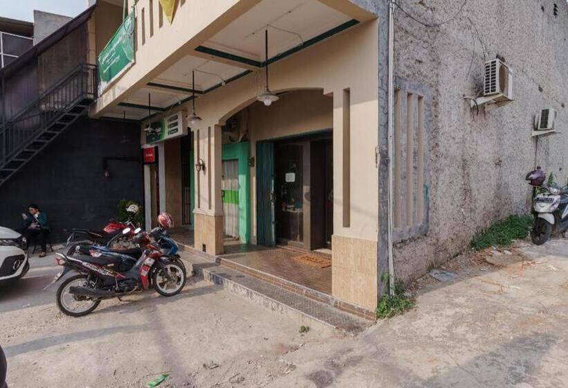 Отель Koolkost Near Stasiun Poris Tangerang