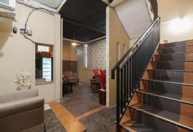 Отель Koolkost Near Stasiun Poris Tangerang