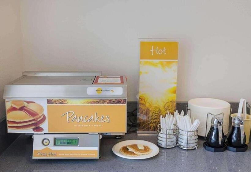 Отель Quality Inn