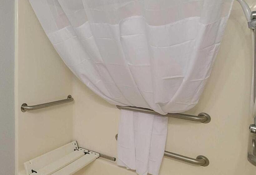 Отель Quality Inn