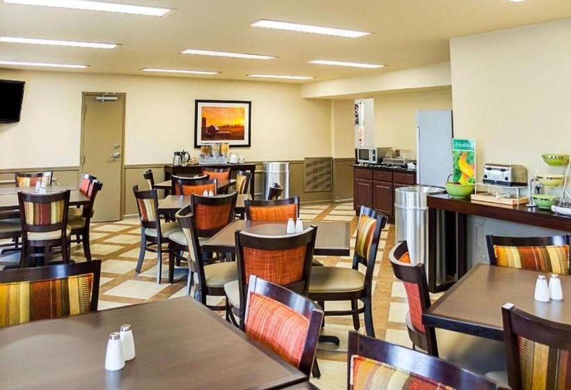 בית מלון כפרי Quality Inn