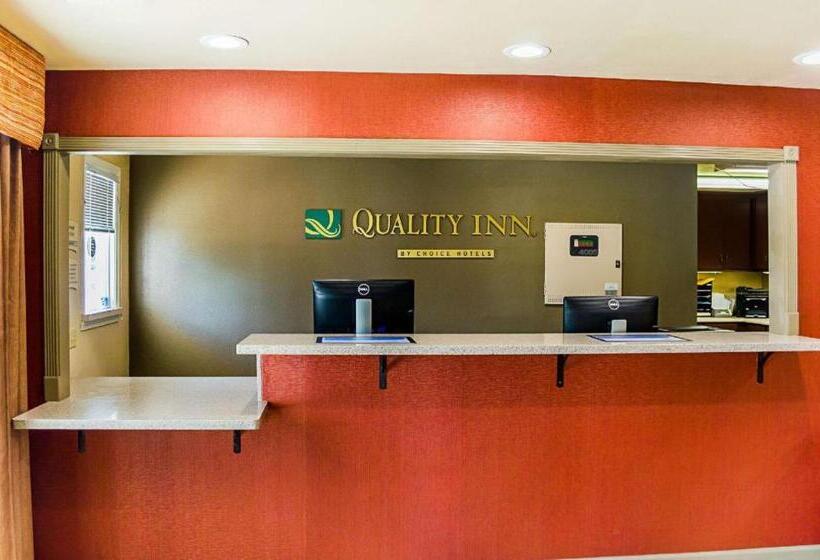 בית מלון כפרי Quality Inn