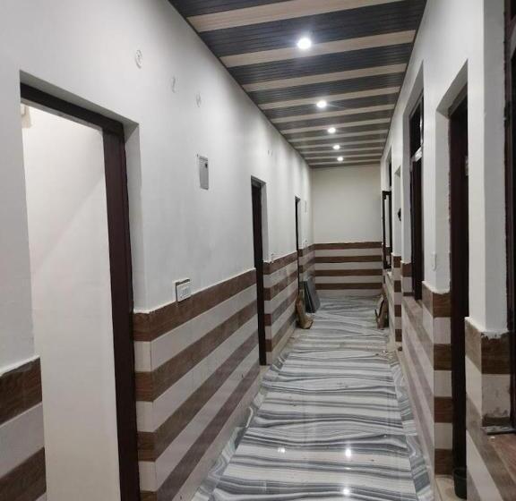 호텔 Sarthak Villa & Restaurant