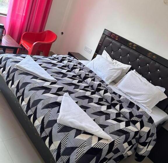 호텔 Sarthak Villa & Restaurant