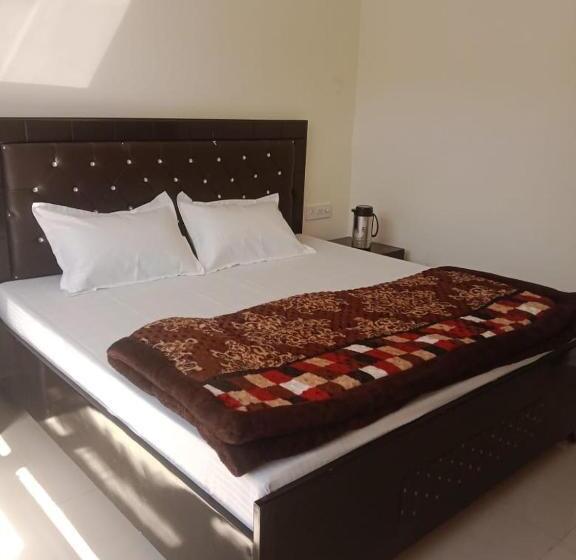 호텔 Sarthak Villa & Restaurant